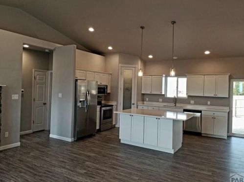 1687 Bowen Dr, Pueblo, CO 81007-3420