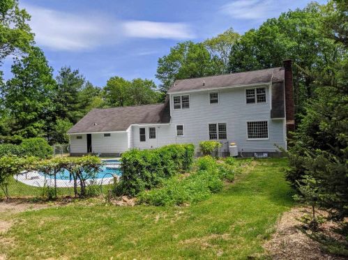 135 Amesbury Rd, Contoocook, NH 03229-3062