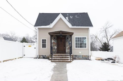 15 Green St, Wallingford, CT 06492-4629