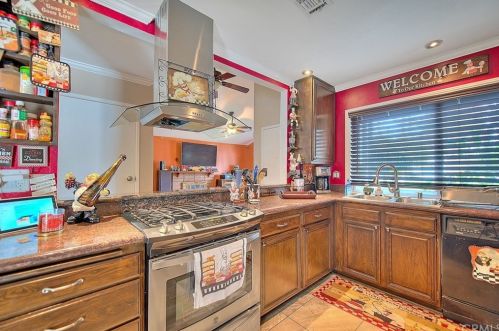 2742 Gleason Ct, Riverside CA  92506-4325 exterior