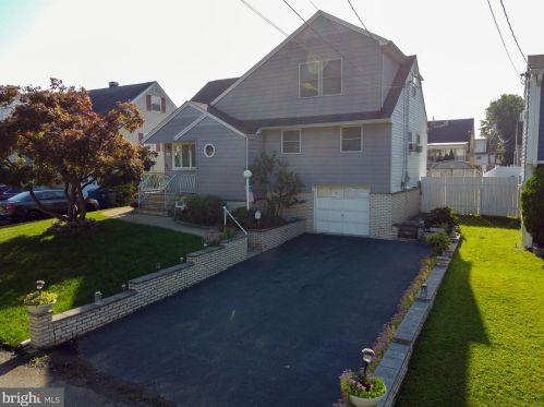 20 Mcguire St, Metuchen, NJ 08840-2810