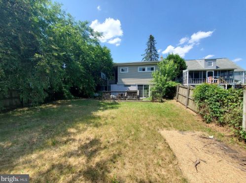4563 Ricker St, Harrisburg, PA 17109-2802