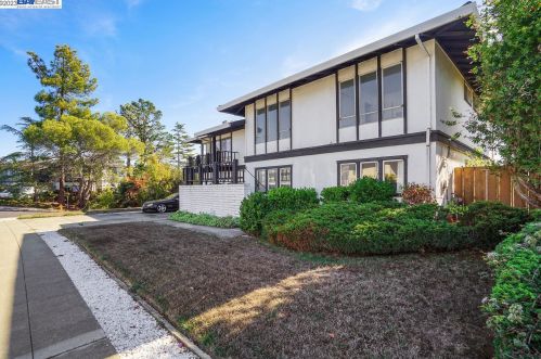 3287 Round Hill Dr, Hayward, CA 94542-2145