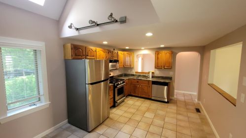 16 Old Coach Rd, Londonderry, NH 03053-3901