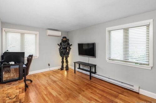 1 Yellow Yellow Cir, Middletown CT  06457-4929 exterior