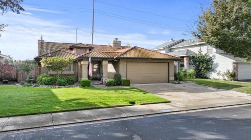 2520 Beatrice Ln, Modesto, CA 95355-8818