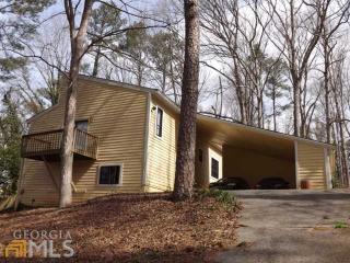 1722 Fox Holw, Lilburn, GA 30047-3310