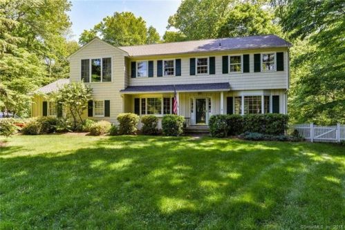 6 Susan Ct, Norwalk, CT 06851-1303