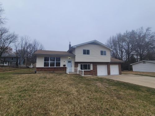 9 Bon Vue Dr, Hazelwood, MO 63042-2706