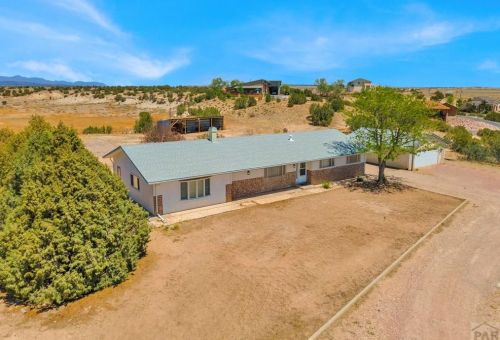 1925 Acomita Pl, Pueblo, CO 81007-3252