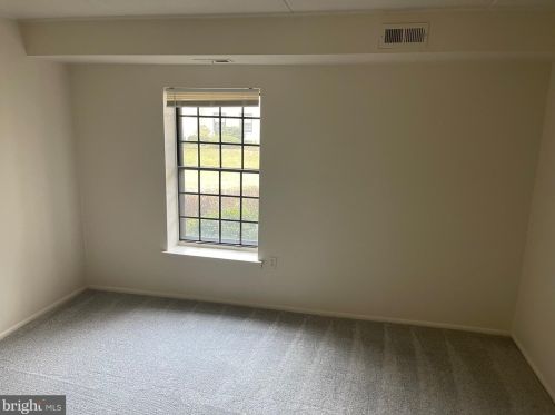 32 Valleybrook Dr, Lancaster PA  17601-4617 exterior