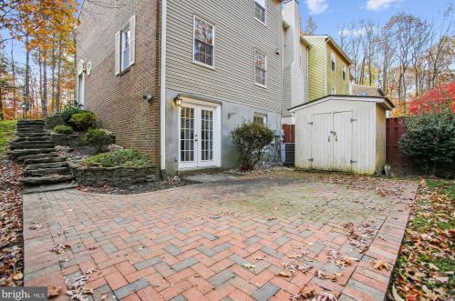 8952 Astongale Ct, Springfield VA  22152-2144 exterior