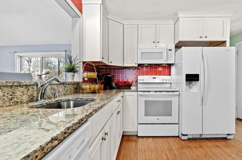 33 Gaye Ln, Wallingford, CT 06492-2825