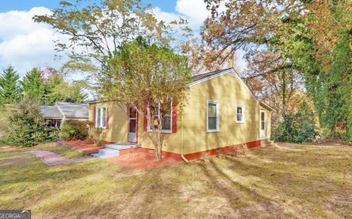 504 Pond St, Toccoa, GA 30577-1640
