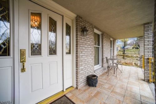 41 Stirling Ter, Paterson, NJ 07512-2185