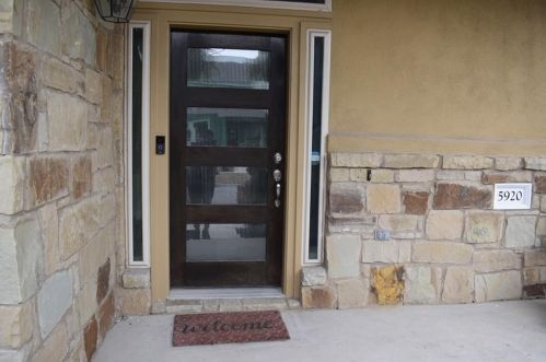 5920 Baythorne Dr, Austin TX  78747 exterior