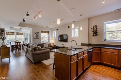 4259 Ashland Ave, Chicago, IL 60613-1252