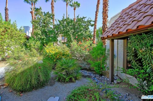 350 Santa Elena Rd, Palm Springs, CA 92262-2975