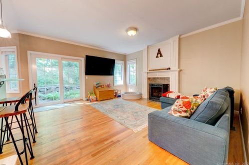 1 Crystal Ridge Dr, Ellington CT  06029-3050 exterior