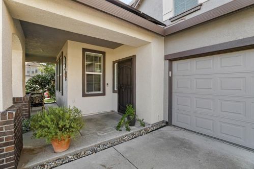 1377 Oak Leaf Cir, Valley Home, CA 95361-2769