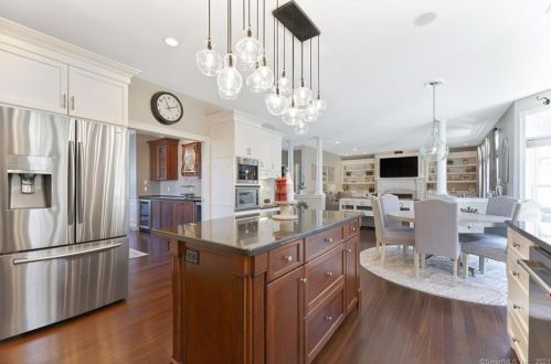 42 Vintage Ln, Wapping CT  06074-1616 exterior