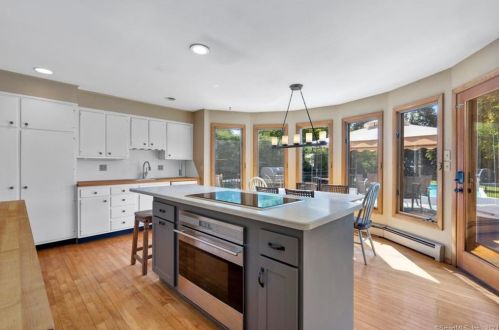45 Stratton Dr, Cheshire, CT 06410-3140