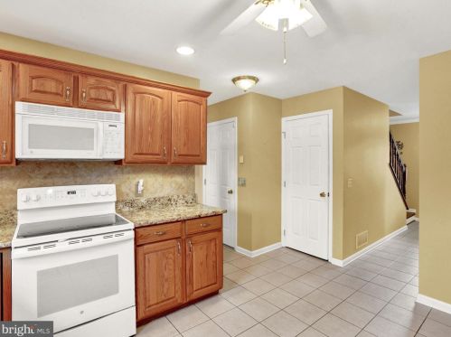 6 Meade Dr, Carlisle PA  17013-8124 exterior