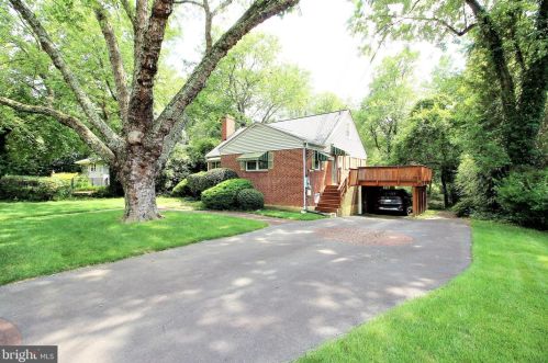 6529 Mulroy St, Mc Lean, VA 22101-5517