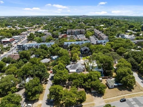 2702 2nd St, Austin TX  78702-4716 exterior