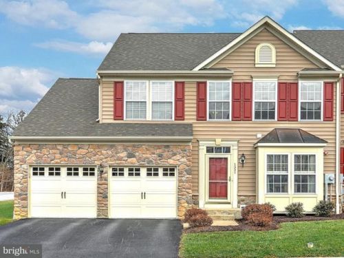 1551 Heritage Ln, York, PA 17403-9031