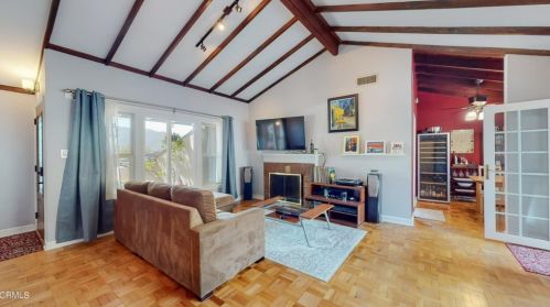 3051 Orange Ave, Glendale, CA 91214-1935