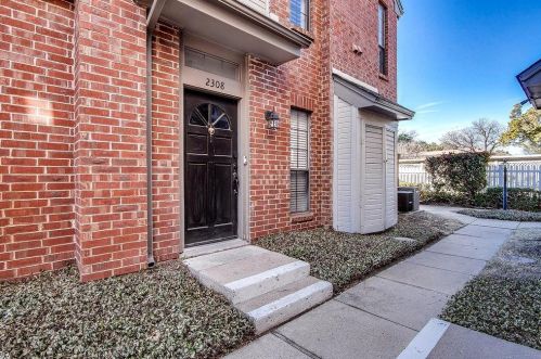 2308 Kenley St, Fort Worth TX  76107-4938 exterior