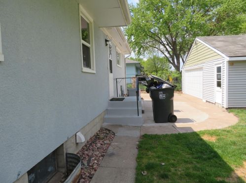 1377 Ames Ave, Saint Paul MN  55106-3518 exterior
