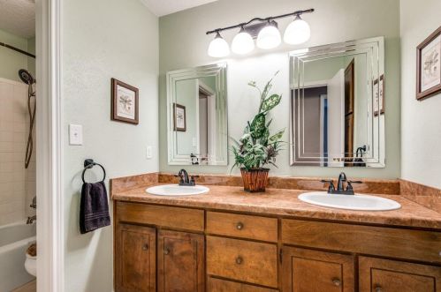 3919 Story Rd, Irving TX  75038-5926 exterior