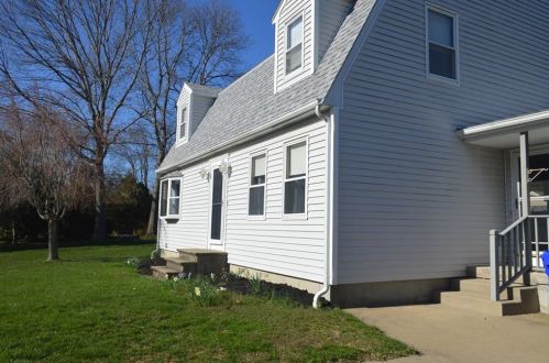 2 Justin St, Warren, RI 02885-3810