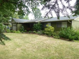 174 Kathy St, Stayton, OR 97383-1147