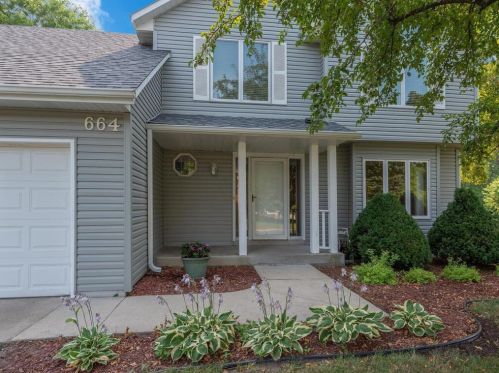 664 Bridle Ridge Rd, Saint Paul, MN 55123-1681
