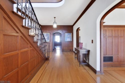 35 Balmiere Pkwy, Cranford, NJ 07016-1810