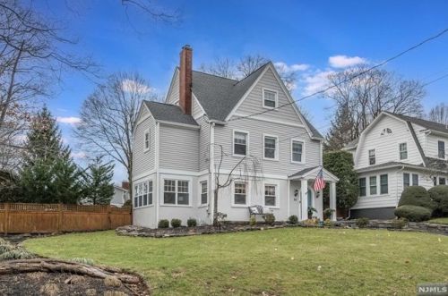 84 Berkeley Pl, Ridgewood, NJ 07452-2315