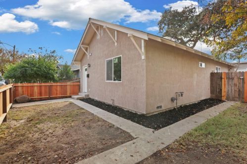 305 Sequoia Ave, Manteca, CA 95337-5531