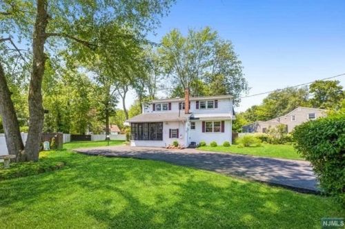 210 Henmarken Dr, Rockleigh, NJ 07647-1706