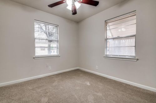 1612 Warren Ln, Fort Worth TX  76112-5723 exterior