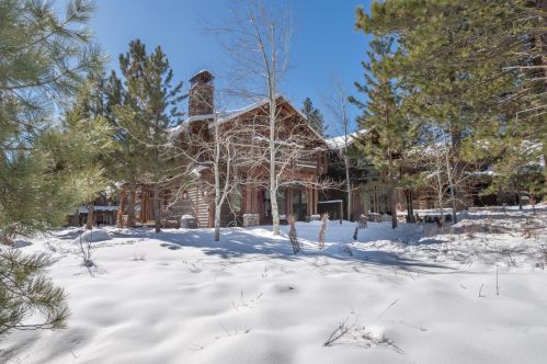 10240 Valmont Trl, Truckee CA  96161-2072 exterior