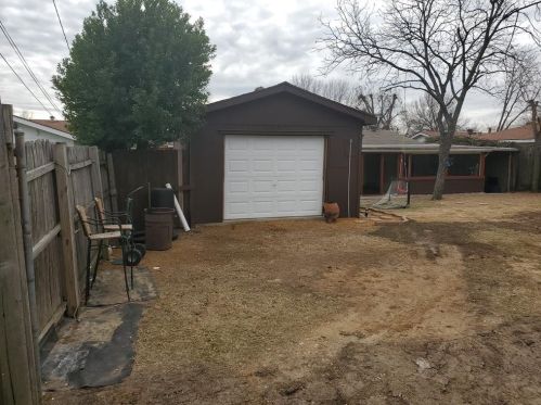 1845 Burning Tree Ln, Carrollton TX 75006-7561 exterior