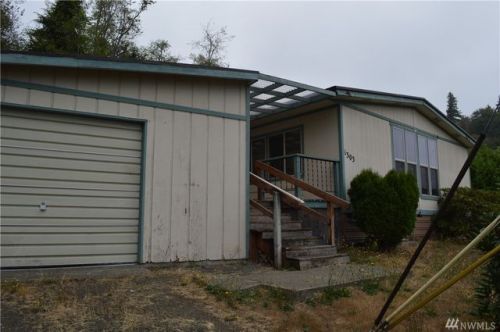 1303 Cedar St, Raymond, WA 98577-1101
