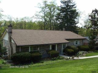 1612 Crestlyn Rd, York, PA 17403-4104