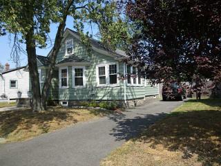 101 Washburn Ave, East Providence, RI 02916-3410