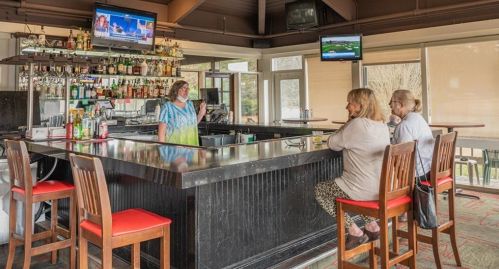 66 Montre Sq, Atlanta GA  30327-4043 exterior