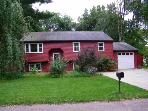 3 Raymond St, Hudson, NH 03051-4177