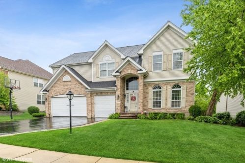 5604 Highland Dr, Palatine, IL 60067-2575